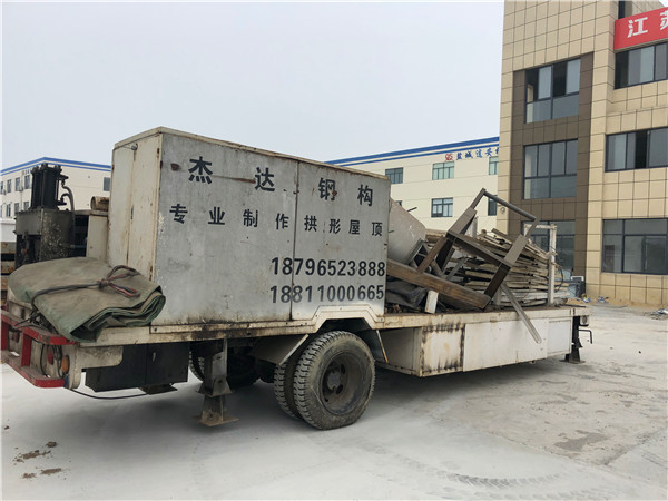 拱形屋顶成型设备现场安装施工的重要性解析拱形屋顶成型设备现场安装